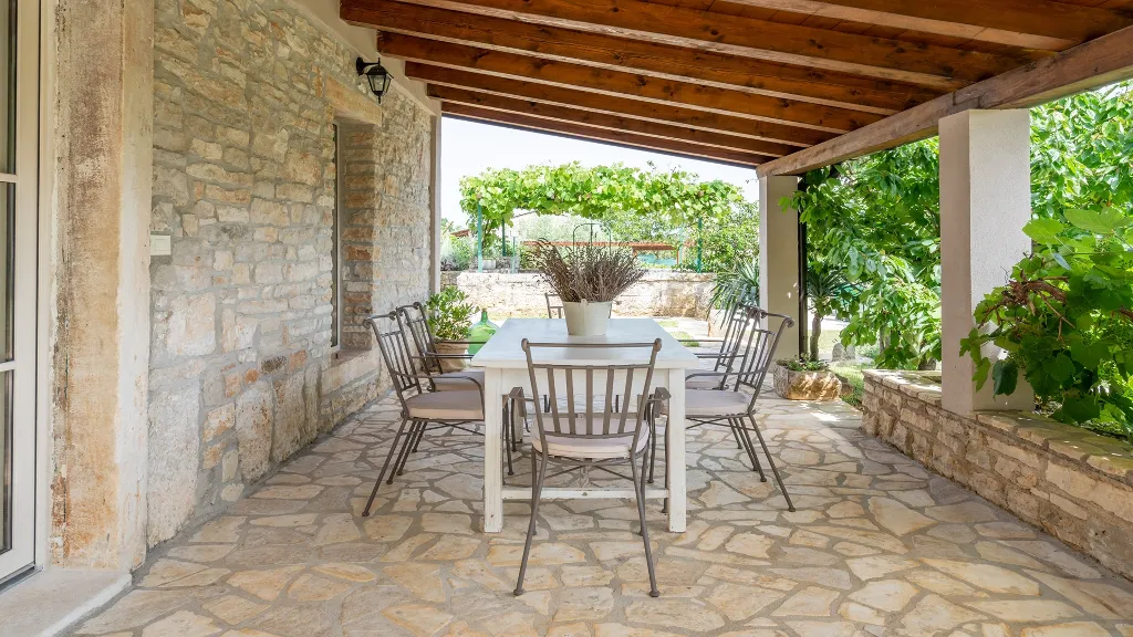 3-Bedroom Villa in Tinjan for 6 Guests