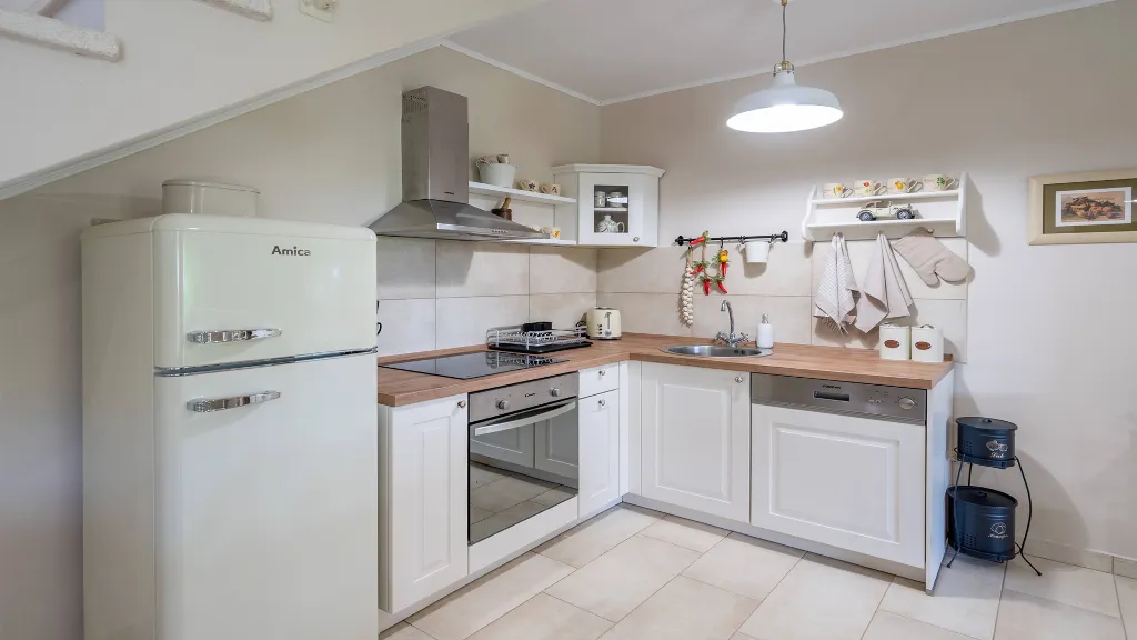 3-Bedroom Villa in Tinjan for 6 Guests