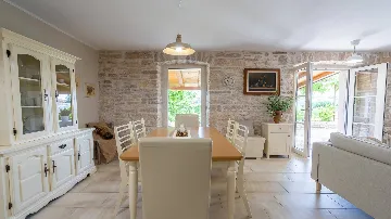 3-Bedroom Villa in Tinjan for 6 Guests