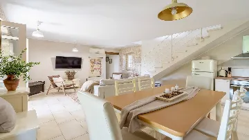 3-Bedroom Villa in Tinjan for 6 Guests