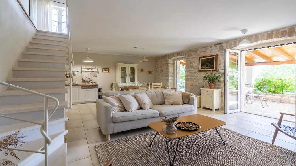 3-Bedroom Villa in Tinjan for 6 Guests