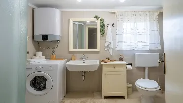 3-Bedroom Villa in Tinjan for 6 Guests