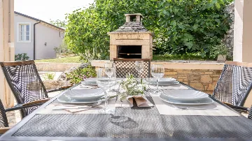 3-Bedroom Villa in Tinjan for 6 Guests