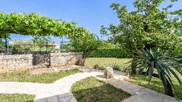 3-Bedroom Villa in Tinjan for 6 Guests