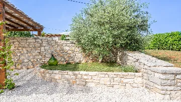 3-Bedroom Villa in Tinjan for 6 Guests