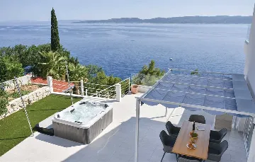 Sea View Villa in Pisak