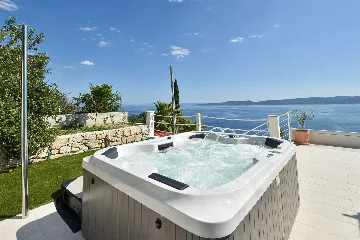 Sea View Villa in Pisak