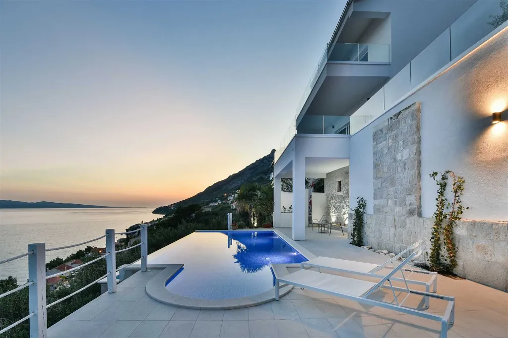 Sea View Villa in Pisak