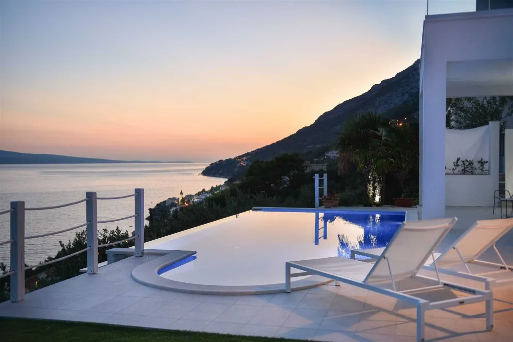 Sea View Villa in Pisak