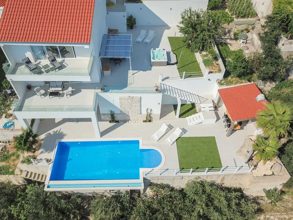 Sea View Villa in Pisak
