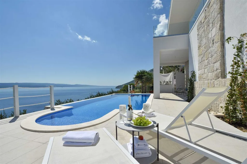 Sea View Villa in Pisak