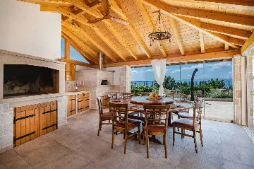 3-Bedroom Villa with Sea & Mountain Views, Jesenice