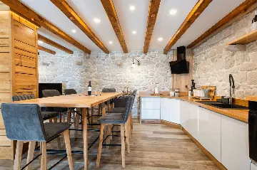 3-Bedroom Villa with Sea & Mountain Views, Jesenice