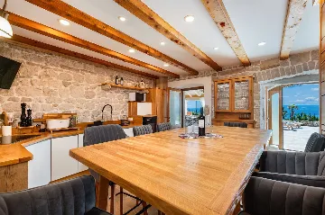 3-Bedroom Villa with Sea & Mountain Views, Jesenice