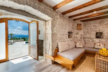 3-Bedroom Villa with Sea & Mountain Views, Jesenice