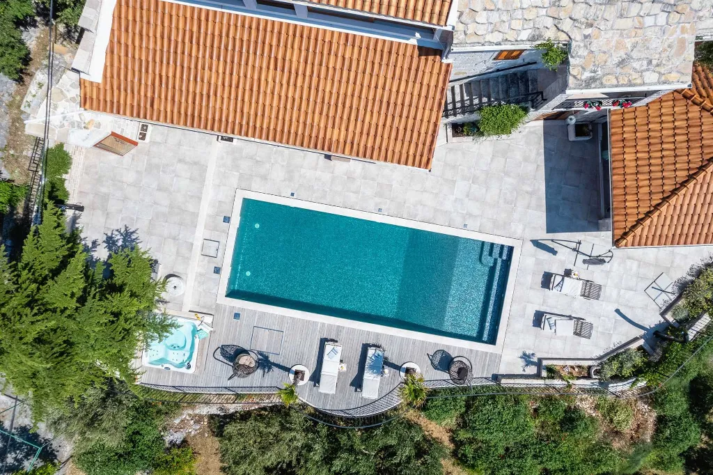 3-Bedroom Villa with Sea & Mountain Views, Jesenice