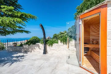 3-Bedroom Villa with Sea & Mountain Views, Jesenice