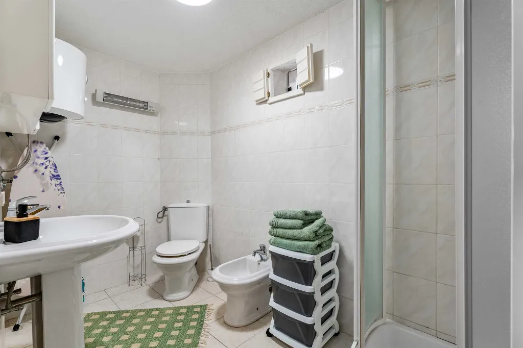 3-Bedroom Villa with Sea & Mountain Views, Jesenice