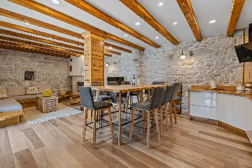 3-Bedroom Villa with Sea & Mountain Views, Jesenice