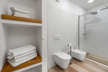 3-Bedroom Villa with Sea & Mountain Views, Jesenice