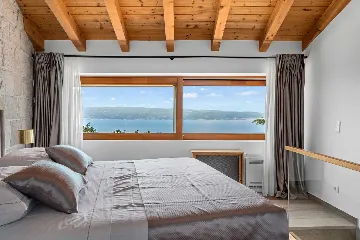 3-Bedroom Villa with Sea & Mountain Views, Jesenice