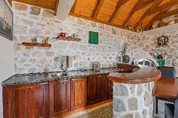 3-Bedroom Villa with Sea & Mountain Views, Jesenice