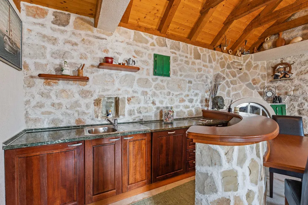 3-Bedroom Villa with Sea & Mountain Views, Jesenice