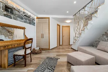 3-Bedroom Villa with Sea & Mountain Views, Jesenice