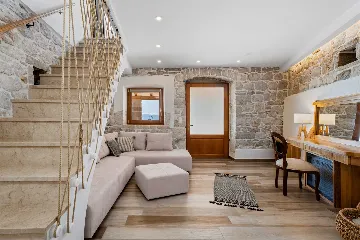 3-Bedroom Villa with Sea & Mountain Views, Jesenice