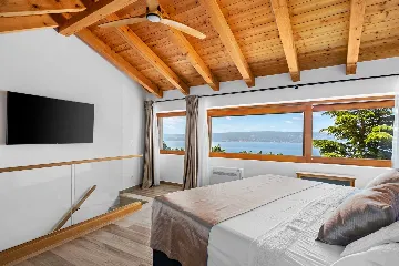 3-Bedroom Villa with Sea & Mountain Views, Jesenice