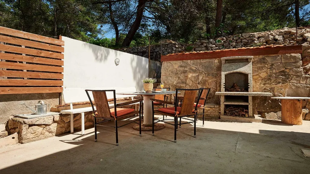 Beachfront Villa with Pool in Rogač