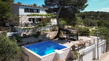 Beachfront Villa with Pool in Rogač