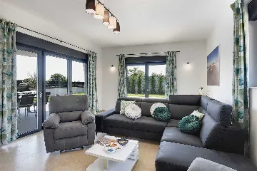 Villa with Pool in Jadreški