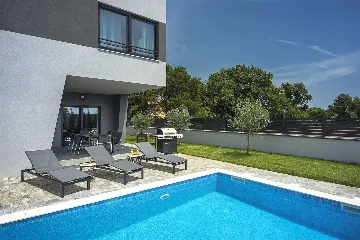 Villa with Pool in Jadreški
