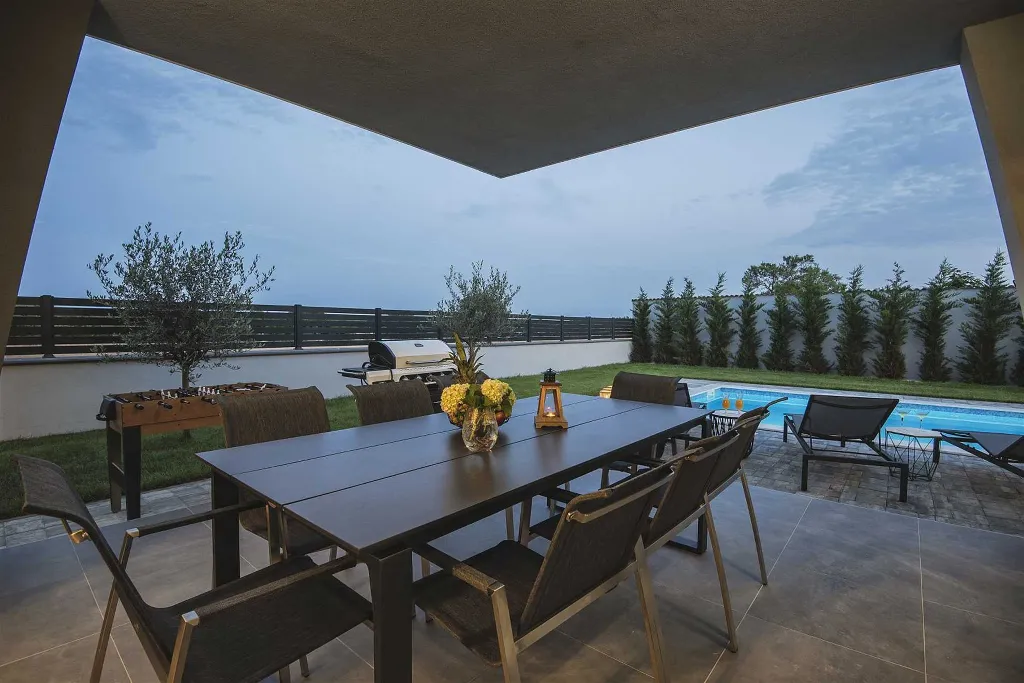 Villa with Pool in Jadreški