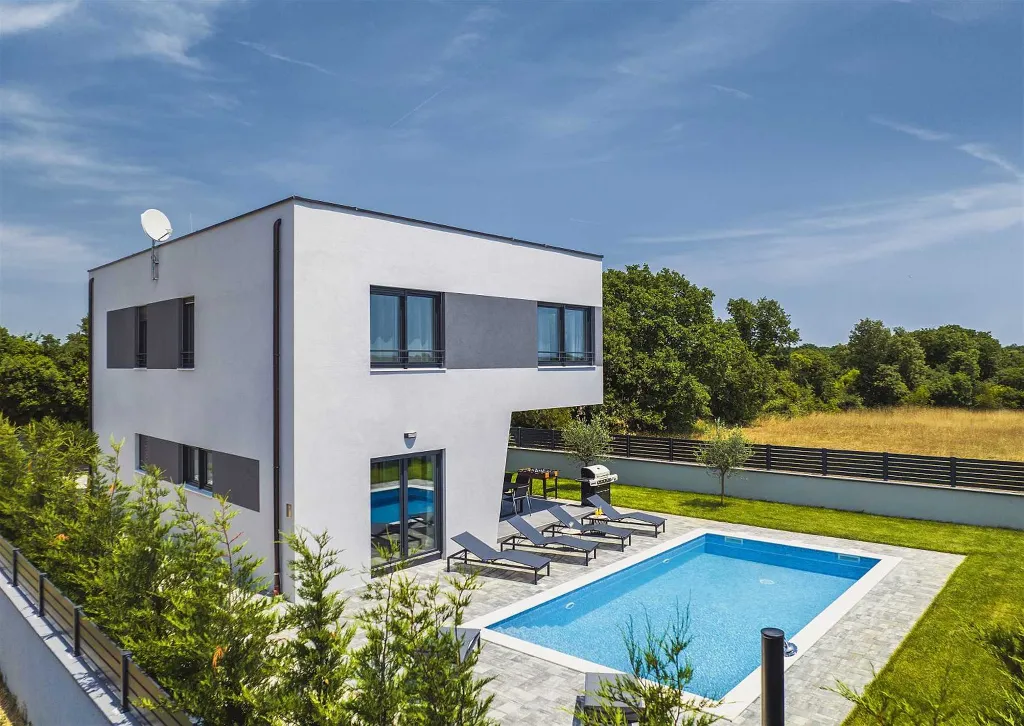Villa with Pool in Jadreški