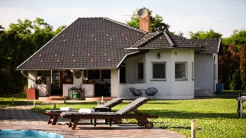 4-Bedroom Villa with Sports & Heated Pool in Feričanci