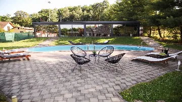 4-Bedroom Villa with Sports & Heated Pool in Feričanci