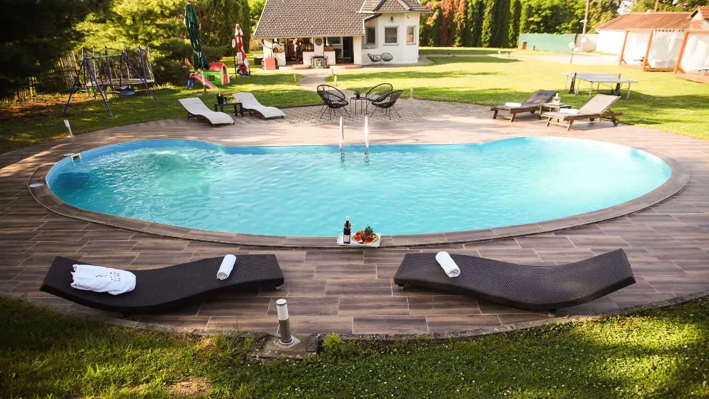 4-Bedroom Villa with Sports & Heated Pool in Feričanci