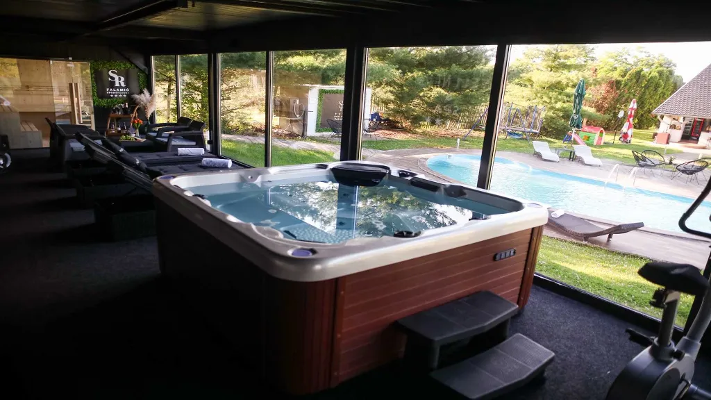 4-Bedroom Villa with Sports & Heated Pool in Feričanci