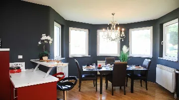 4-Bedroom Villa with Sports & Heated Pool in Feričanci