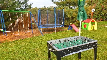 4-Bedroom Villa with Sports & Heated Pool in Feričanci