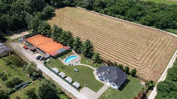 4-Bedroom Villa with Sports & Heated Pool in Feričanci