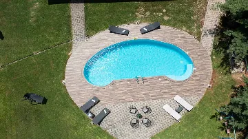 4-Bedroom Villa with Sports & Heated Pool in Feričanci