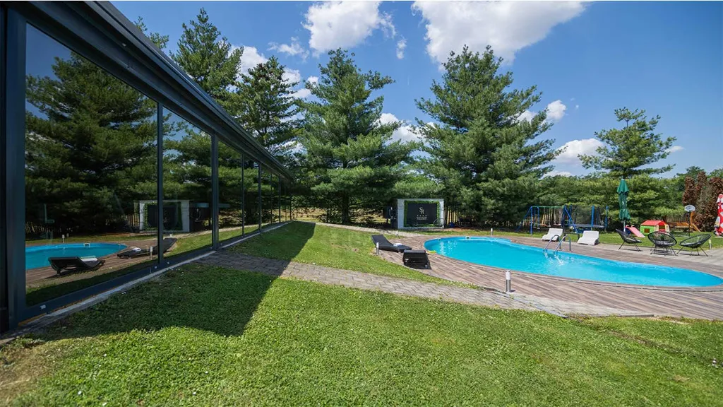 4-Bedroom Villa with Sports & Heated Pool in Feričanci