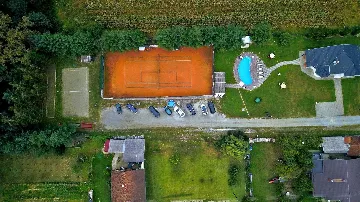 4-Bedroom Villa with Sports & Heated Pool in Feričanci