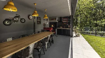 Villa with Pool in Brajkovići for 8 Guests