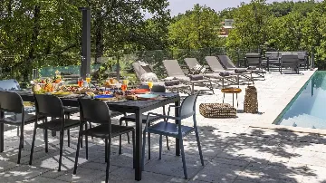 Villa with Pool in Brajkovići for 8 Guests