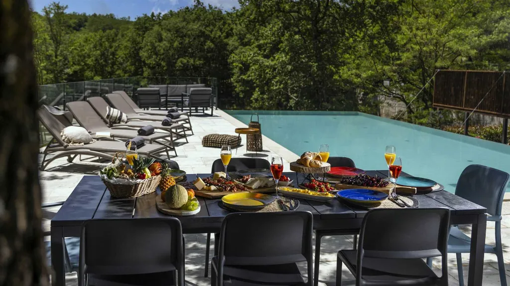 Villa with Pool in Brajkovići for 8 Guests