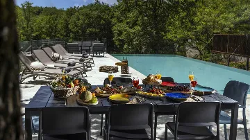 Villa with Pool in Brajkovići for 8 Guests